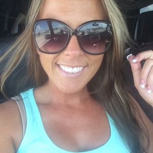 Meet your Posher, Candace